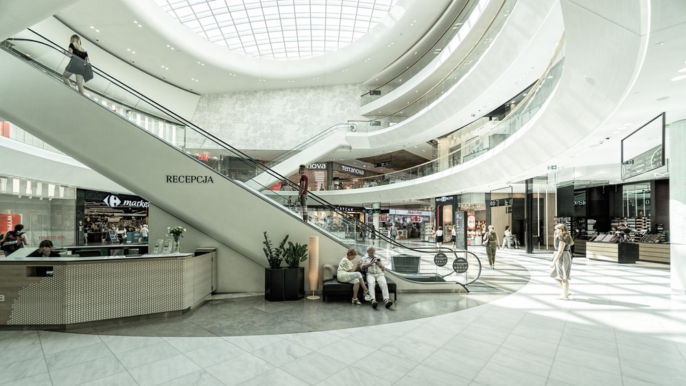 Image d'un centre commercial moderne